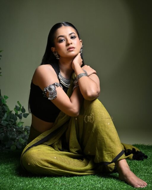 The Modern Muse
......................................
Where heritage meets the avant-garde. 🌿✨
There’s a silent power in the drape of a saree and the weight of silver. It’s not just about wearing an outfit; it’s about carrying a legacy with a modern soul. Perspective is everything—and today, we’re seeing tradition through a new lens.

#lensmarkphotographia #contemporaryethnic #sareenotsorry #oxidisedjewellery #editorialfashion #indianaesthetic #moderntraditional