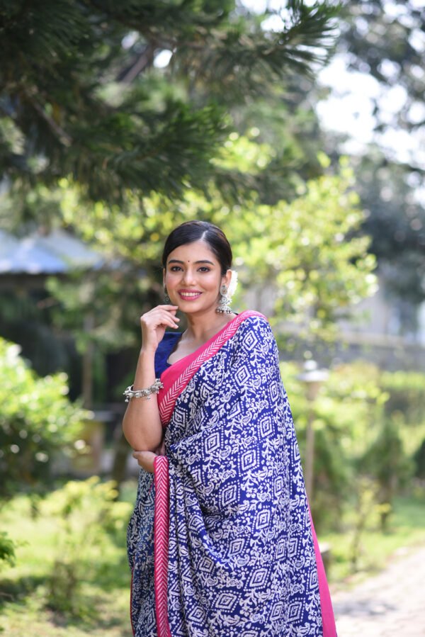 Outdoor Saree Shoot OCTL5025 - Image 11